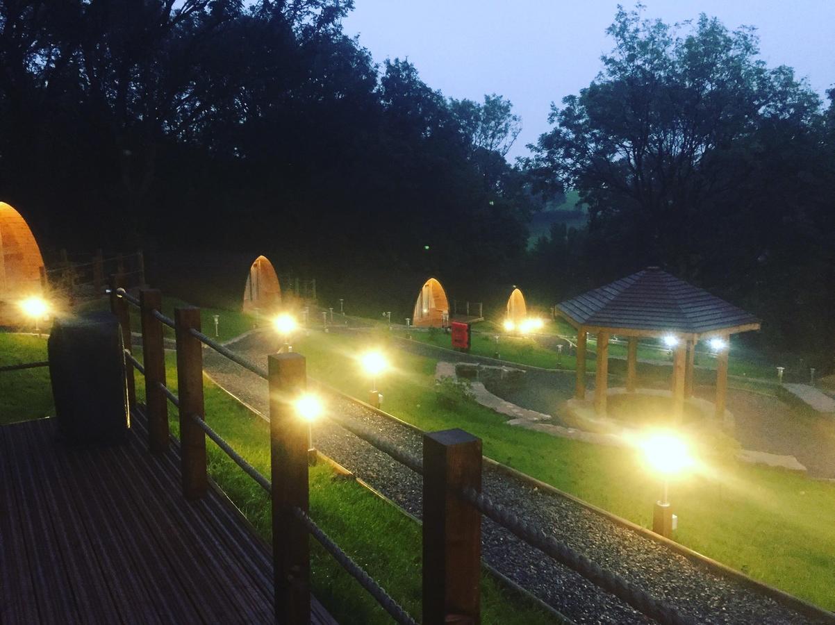 Pods At Broadway Villa ลาจห์น ภายนอก รูปภาพ